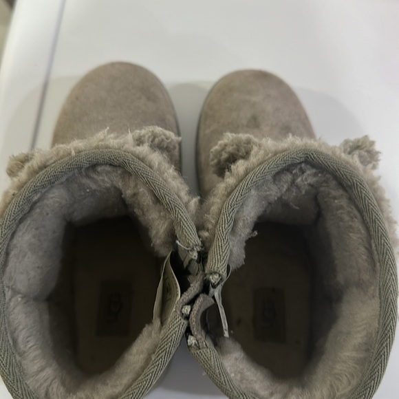 UGG Boot 11C - Picture 3 of 4